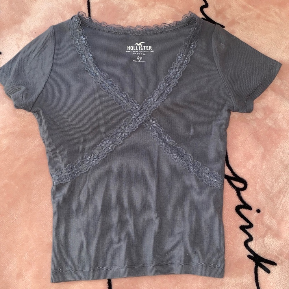 Hollister top
